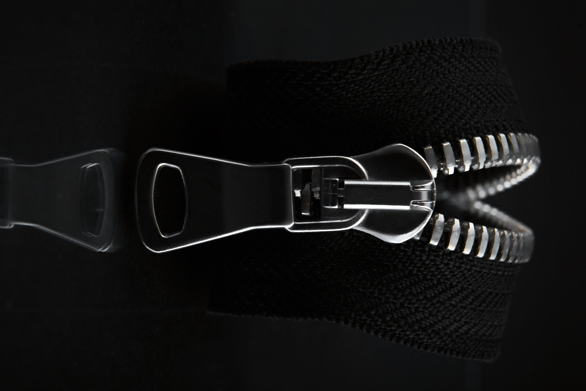 UNIZIP: zippers fastening